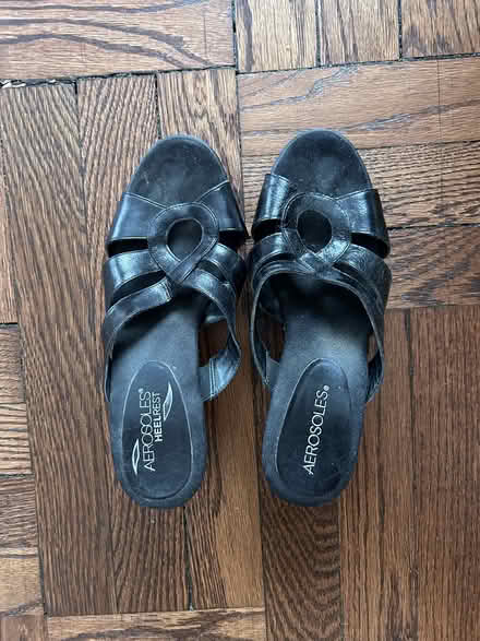 Photo of free Barely worn Aerosole sandals 7.5 (W. 102nd St and Broadway) #2
