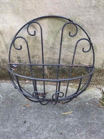 Photo of free Hanging basket frame (Kendal LA9) #1