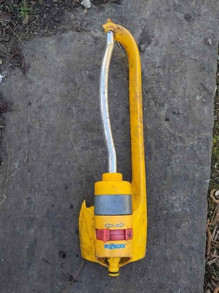 Photo of free Garden sprinkler with missing support (Kendal LA9) #1