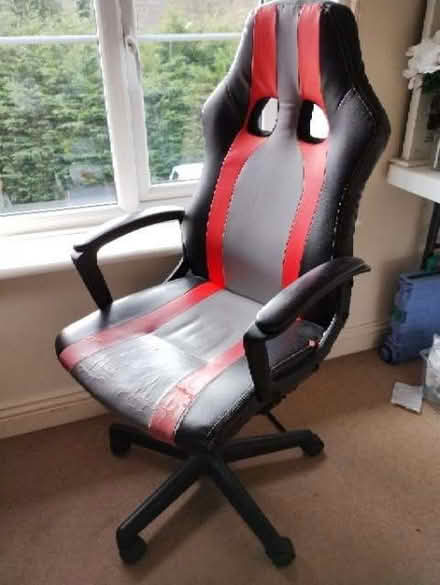 Photo of free computer desk and gaming chair bundle. (Briston NR24) #2