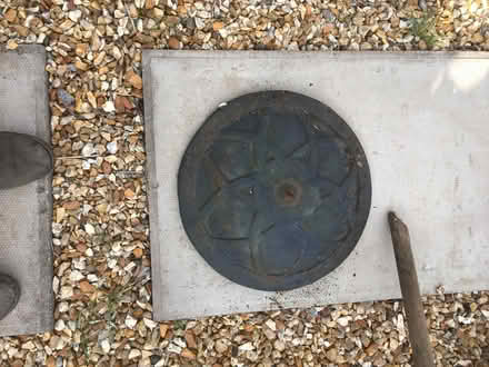 Photo of free Garden parasol and base (Shoscombe Vale) #2