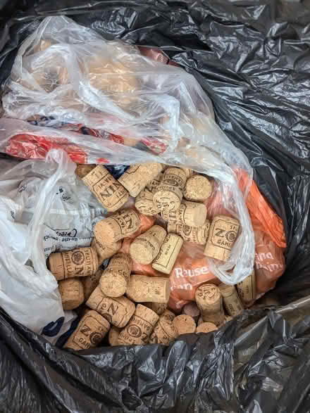 Photo of free many many wine & champagne corks (Earlsfield SW17) #1