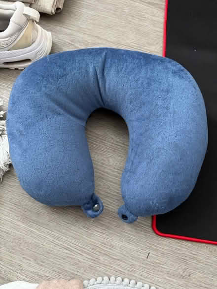 Photo of free Travel pillows (Sw19 2dh) #1