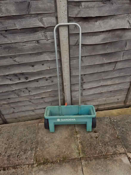 Photo of free gardenia lawn feed spreader (Bengeo SG14) #1
