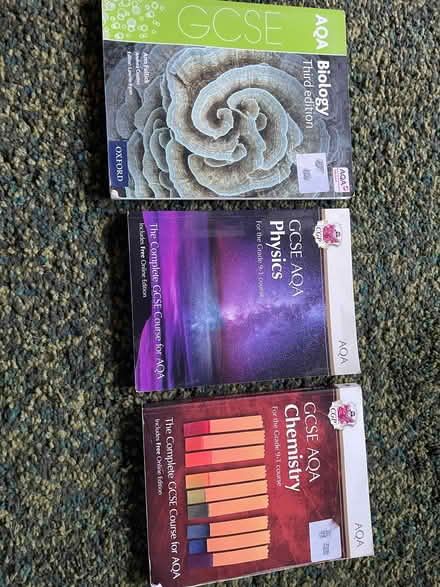 Photo of free GCSE Science revision books (Seven Sisters N15) #1