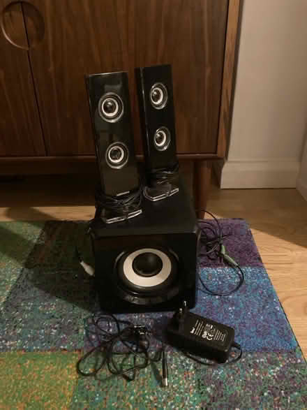 Photo of free Small speakers (SE9) #1