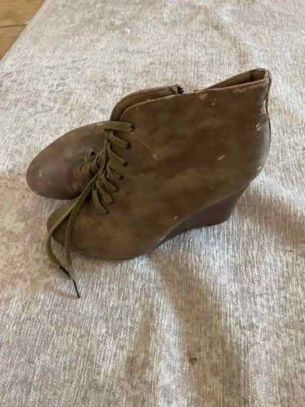 Photo of free Size 5 woman’s shoes (PO6) #1