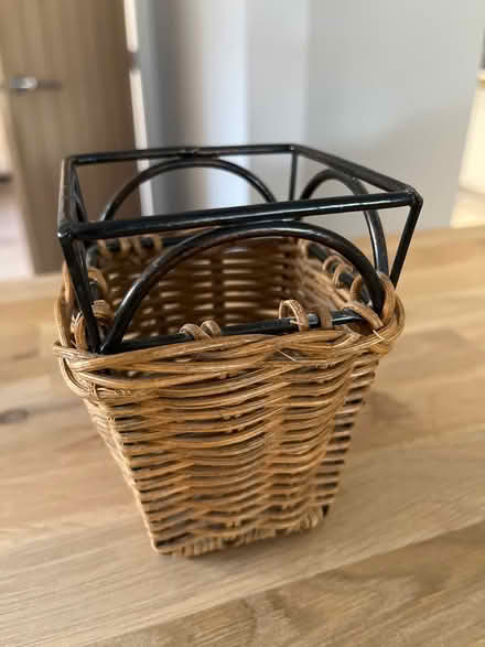 Photo of free Woven stationary holder (Winnersh RG41) #1