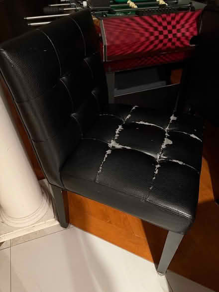 Photo of free 6 Chairs. Needs re-upholstery (Mississauga (off 401)) #1