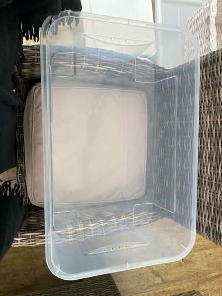 Photo of free 32 Litre box (Sutton Pools OX14) #1