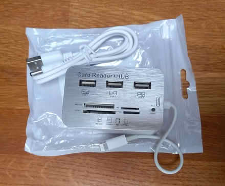 Photo of free iphone memory card reader and adapter hub (Woodmancote GL11) #1