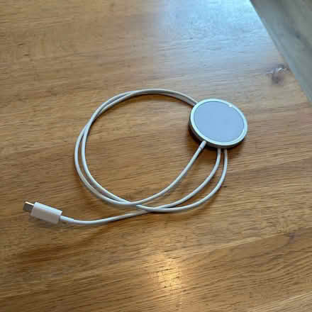 Photo of free MagSafe Charger (1m) (Maryland Station E15) #1
