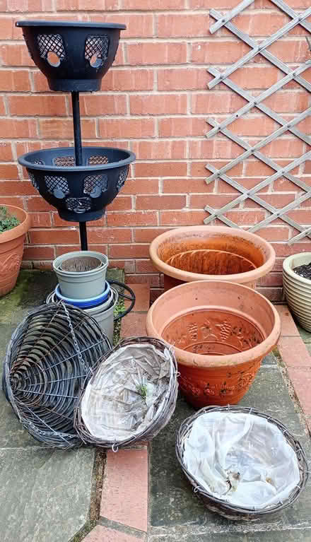 Photo of free Pots Planters and Hanging Baskets (Bordesley, Redditch B97) #1