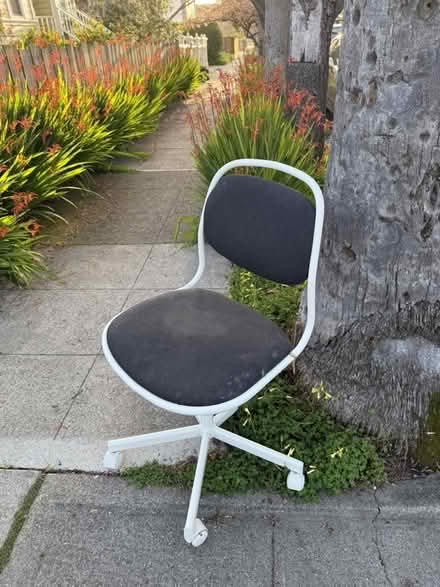 Photo of free functioning swivel chair (right off Ashby & San Pablo) #1