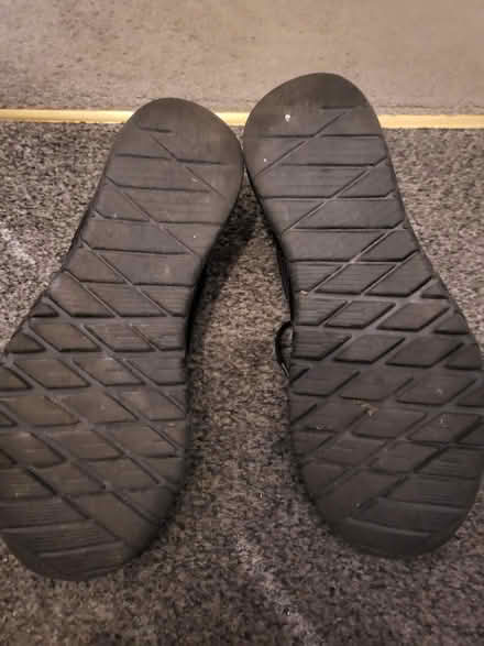 Photo of free Size 9 reebok trainers (BS9) #1