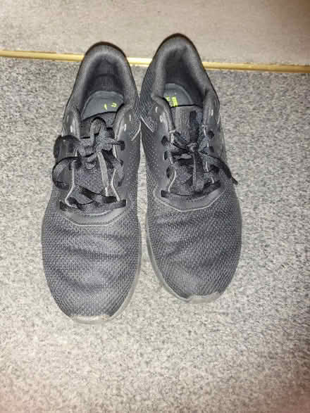 Photo of free Size 9 reebok trainers (BS9) #2