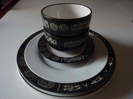 Photo of free dinnerware (Kirkintilloch area) #2