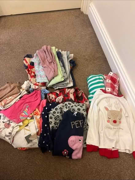 Photo of free Clothes age 3/4 (BA2) #1