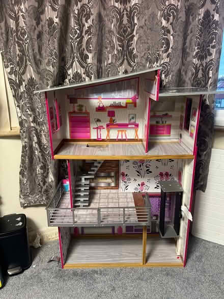 Photo of free wooden doll house (Harrow) #1