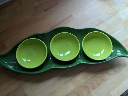 Photo of free Chip and dip dish in shape of pea pod (Brampton PE28) #1