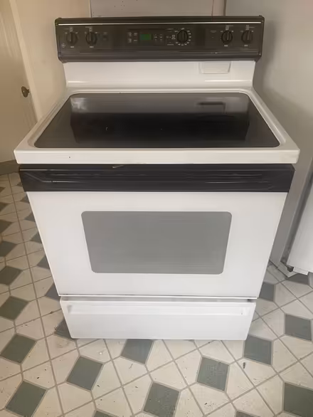 Photo of free Electric Stove (Main Street in Lititz) #3