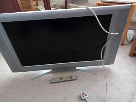 Photo of free 32 inch tv (Waterlooville and cowplain) #2