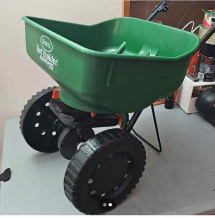 Photo of Seed spreader (Rockville) #1