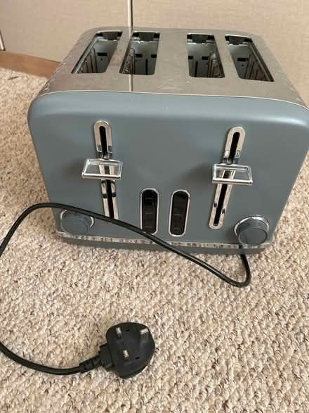 Photo of free Grey Toaster (Rotherhithe) #1