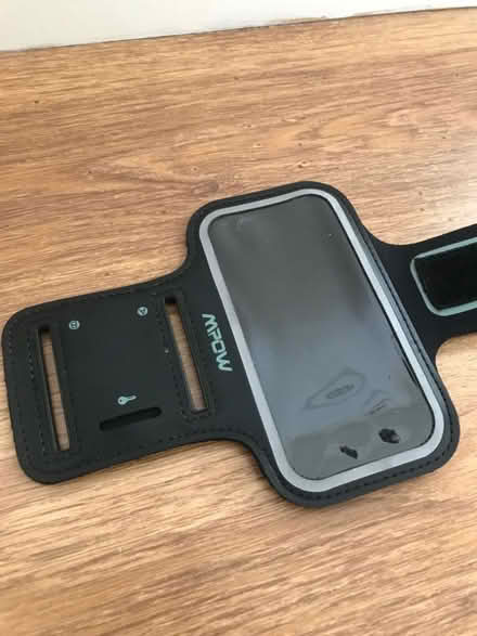 Photo of free iPhone running band / phone holder (Upper Holloway N19) #3