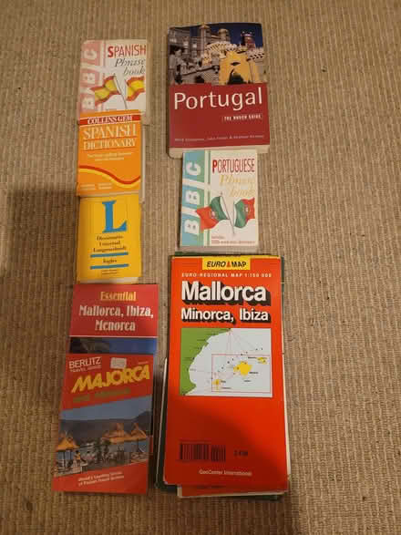Photo of free spanish and portuguese language books (Shenley Lodge MK5) #1
