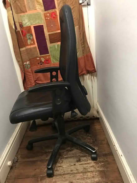 Photo of free Black very comfortable office chair (Headington OX3) #3