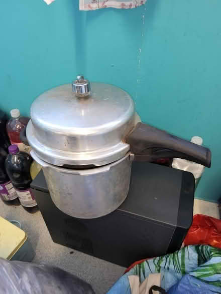 Photo of free Pressure cooker (Netherfield MK6) #1