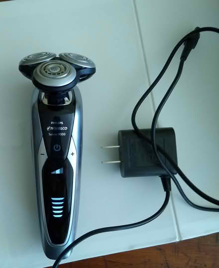 Photo of free Norelco series 9000 shaver (near Forest Glen Metro) #1