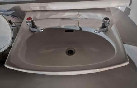 Photo of free Ceramic sink with taps (Hutchesontown Court G5) #1