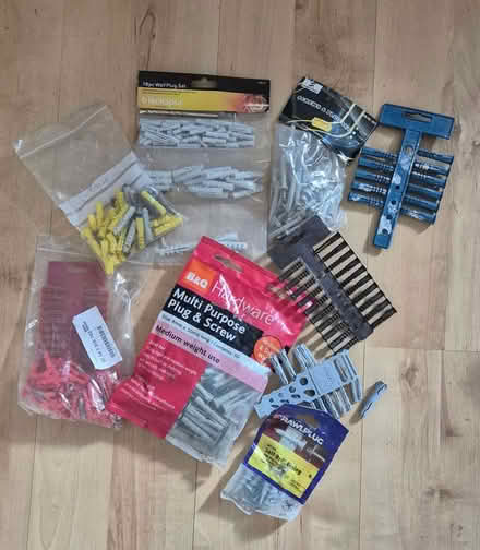 Photo of free Wallplugs - assorted sizes (Ilford IG1) #1