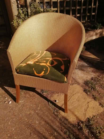 Photo of free Lloyd Loom style Mid century chair for upcycling (Hollesley IP12) #4
