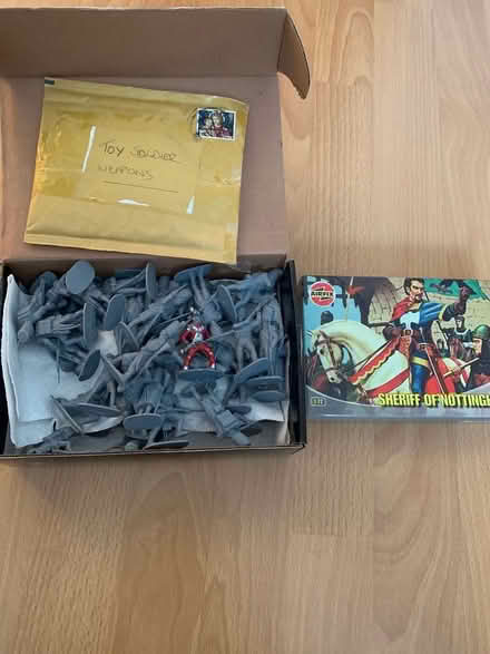 Photo of free Airfix Grenadiers and Robin Hood (Hackenthorpe S12) #1