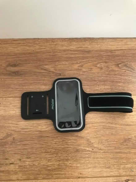 Photo of free iPhone running band / phone holder (Upper Holloway N19) #2