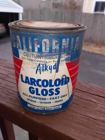 Photo of free oil-based dark blue paint (Cambridge, Porter Square) #1