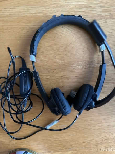 Photo of free Headset (IG3 ilford) #1