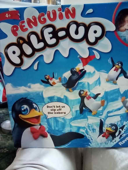 Photo of free 'Penguin Pile-Up' Balancing Game. (CT9) #2