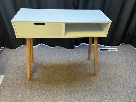 Photo of free Dressing table (Se192un) #1