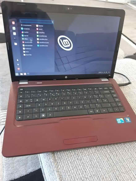 Photo of free HP Laptop running Linux Mint (Yaxley) #1