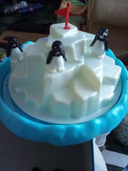 Photo of free 'Penguin Pile-Up' Balancing Game. (CT9) #1