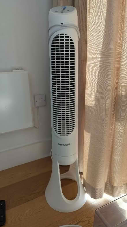 Photo of free Honeywell Quietset tower fan 5 speed (Finsbury Park N7) #1
