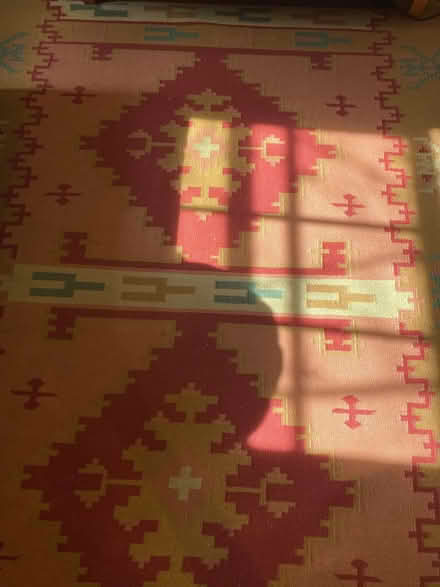 Photo of free Large rug! (Barnsbury N1) #2
