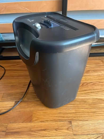 Photo of free P-40 shredder by Fellowes (Brookmont) #3