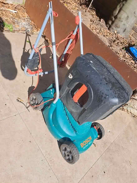 Photo of free Lawnmower (Shepherds Bush W12) #2