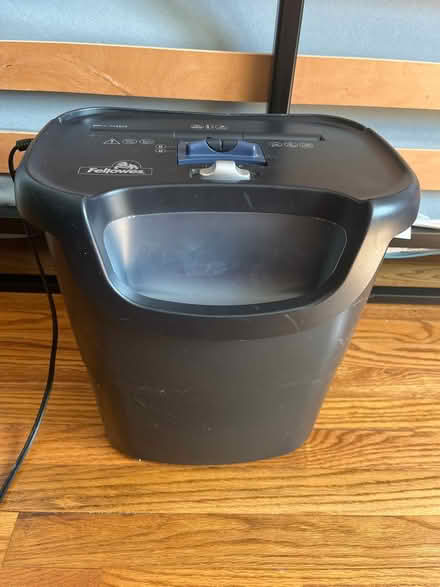 Photo of free P-40 shredder by Fellowes (Brookmont) #2