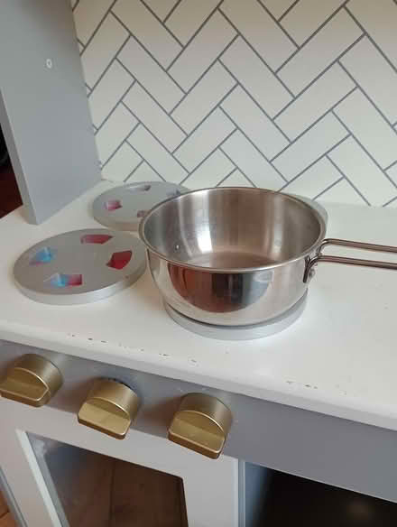 Photo of free Walkley S6 Play kitchen (Walkley S6) #2